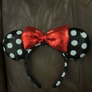 Disney Parks Mickey Sequin Red Bow Blk White Sequin Ears